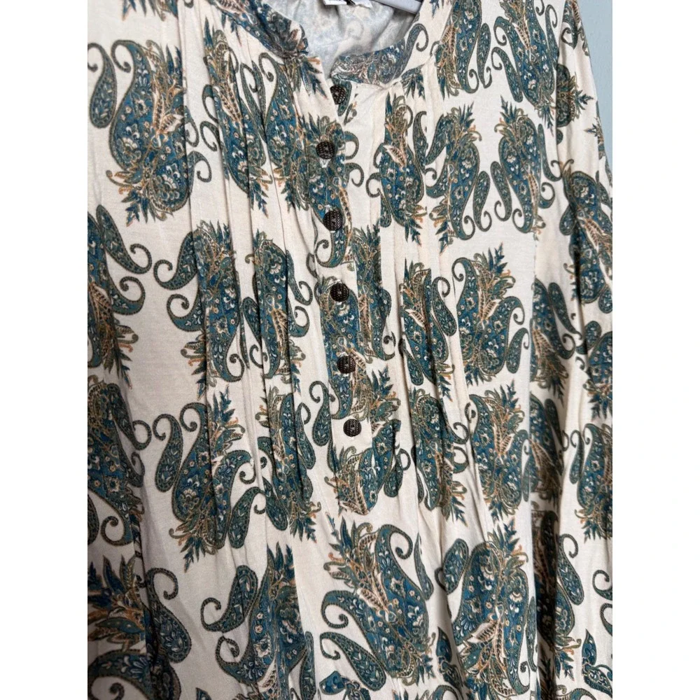 Rose + Olive blue and beige paisley print 1/4 button down boho‎ blouse comfort